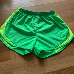 NIKE RUNNING SHORT SIZE M